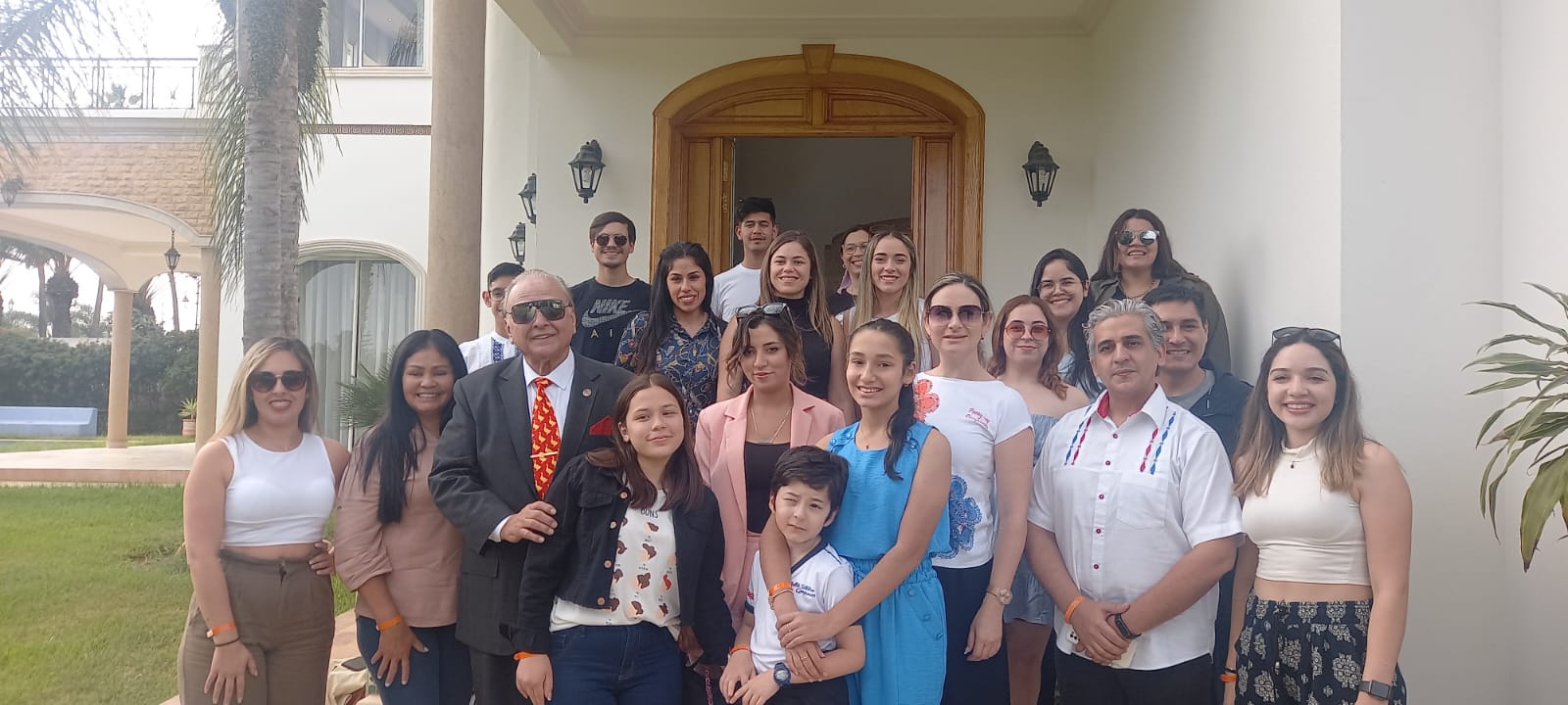 Lee más sobre el artículo La delegación paraguaya del Ballet Folklórico Compasses visitó la Sede de la Embajada del Paraguay en Marruecos