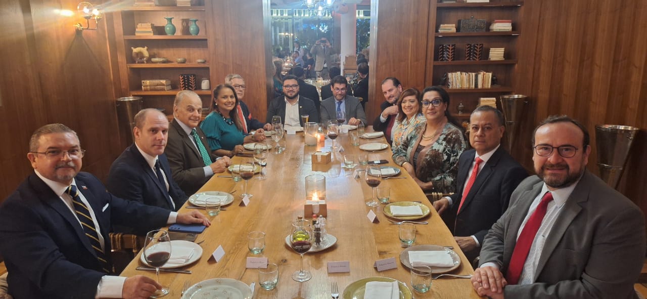 Lee más sobre el artículo Cena organizada por la Embajada de le República del Paraguay, en honor a la Directora de Asuntos Americanos de la Cancillería del Reino de Marruecos.